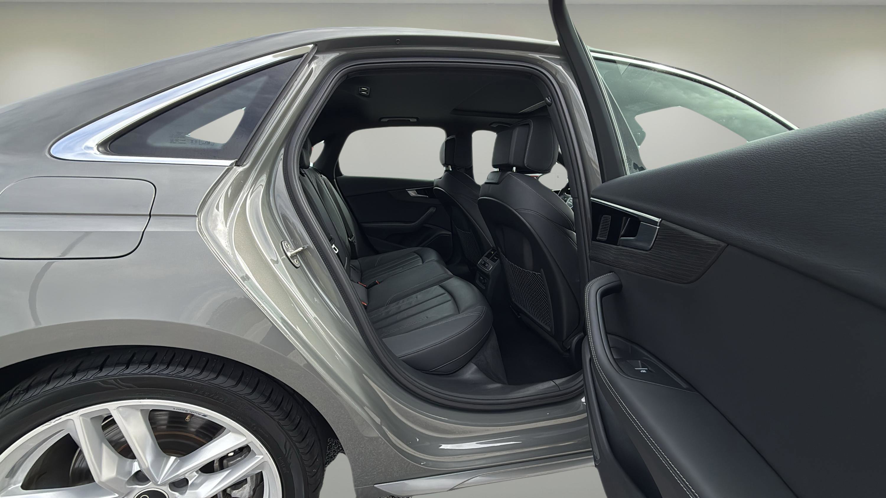 2023 Audi A4 S line Quattro Premium Plus photo 13