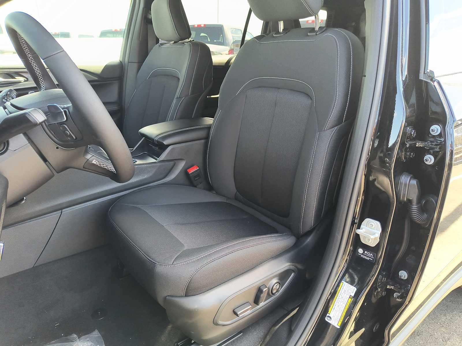 2025 Jeep Grand Cherokee Laredo X photo 6