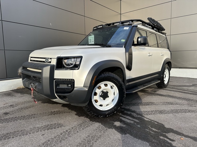 2024 Land Rover Defender 110 S photo 11