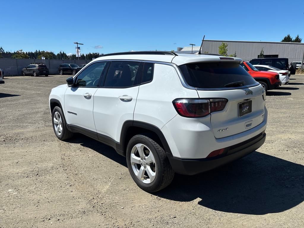 2022 Jeep Compass Latitude photo 2