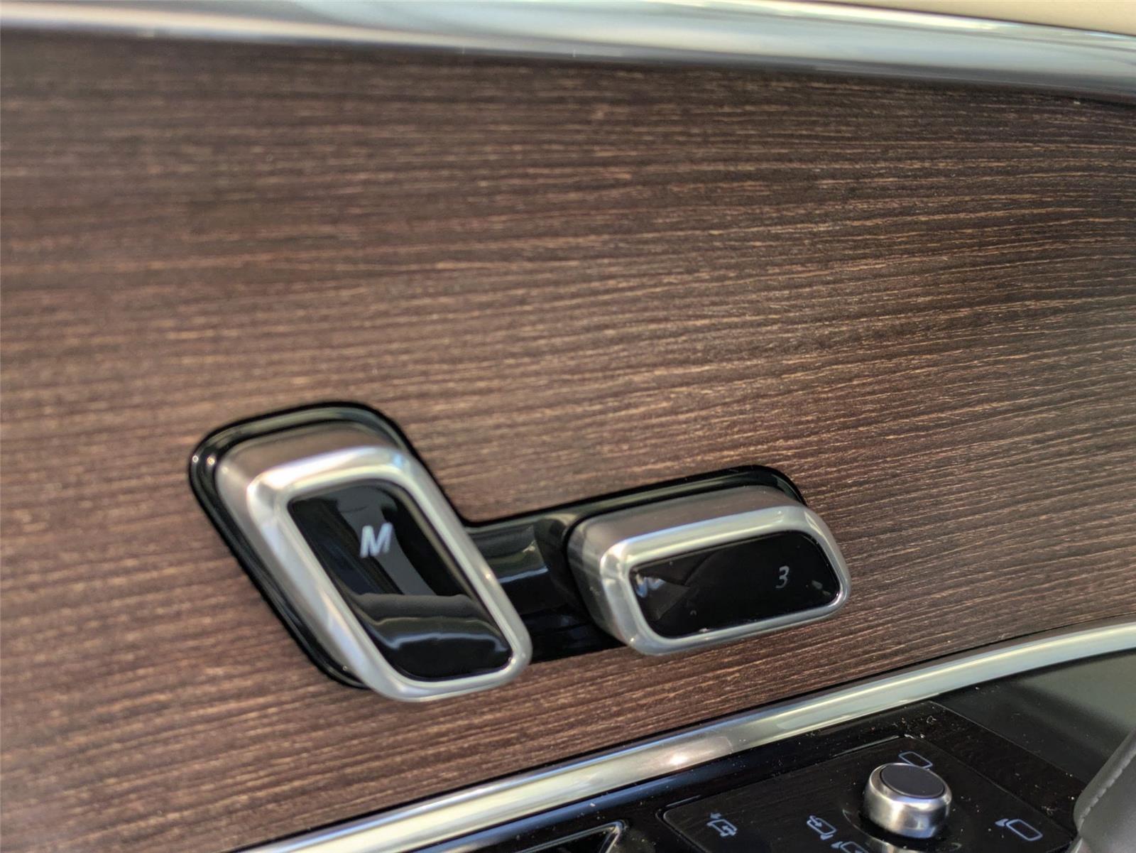 2025 Land Rover Range Rover SE photo 15