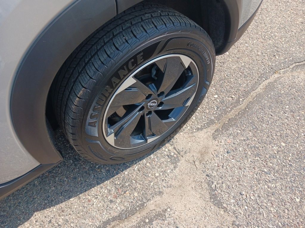 2024 Nissan Rogue SV photo 8