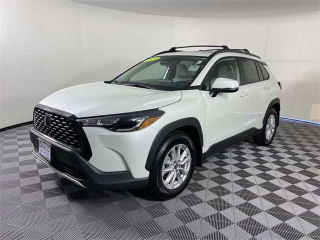 2023 Toyota Corolla Cross LE photo 3