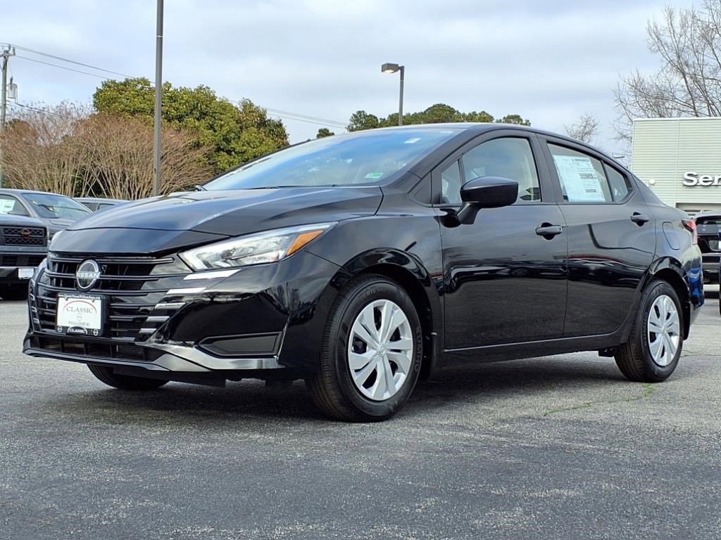 2025 Nissan Versa S photo 4