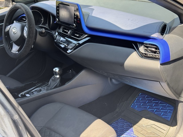 2022 Toyota C-HR XLE photo 27