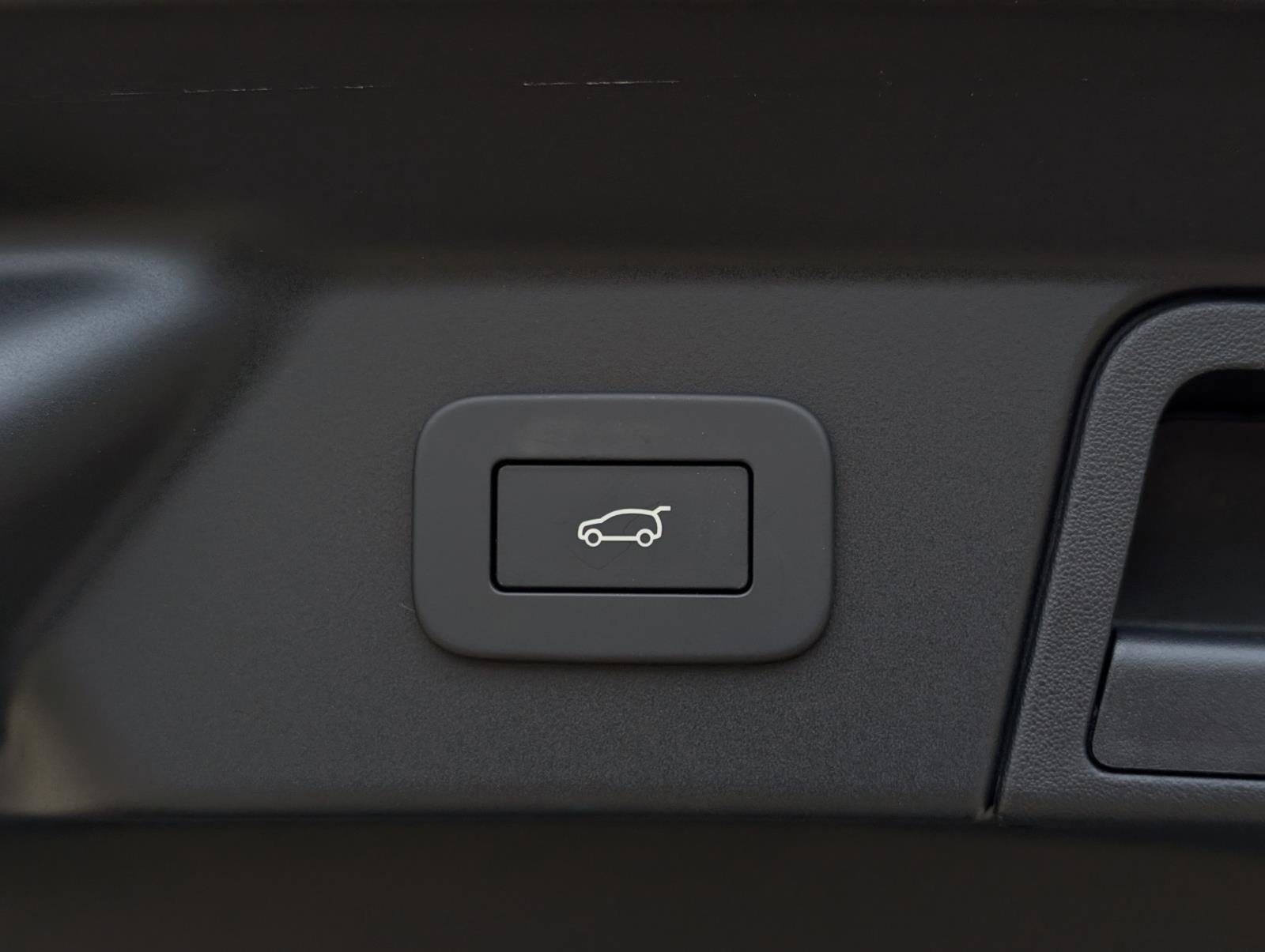 2026 Land Rover Range Rover Velar S photo 11