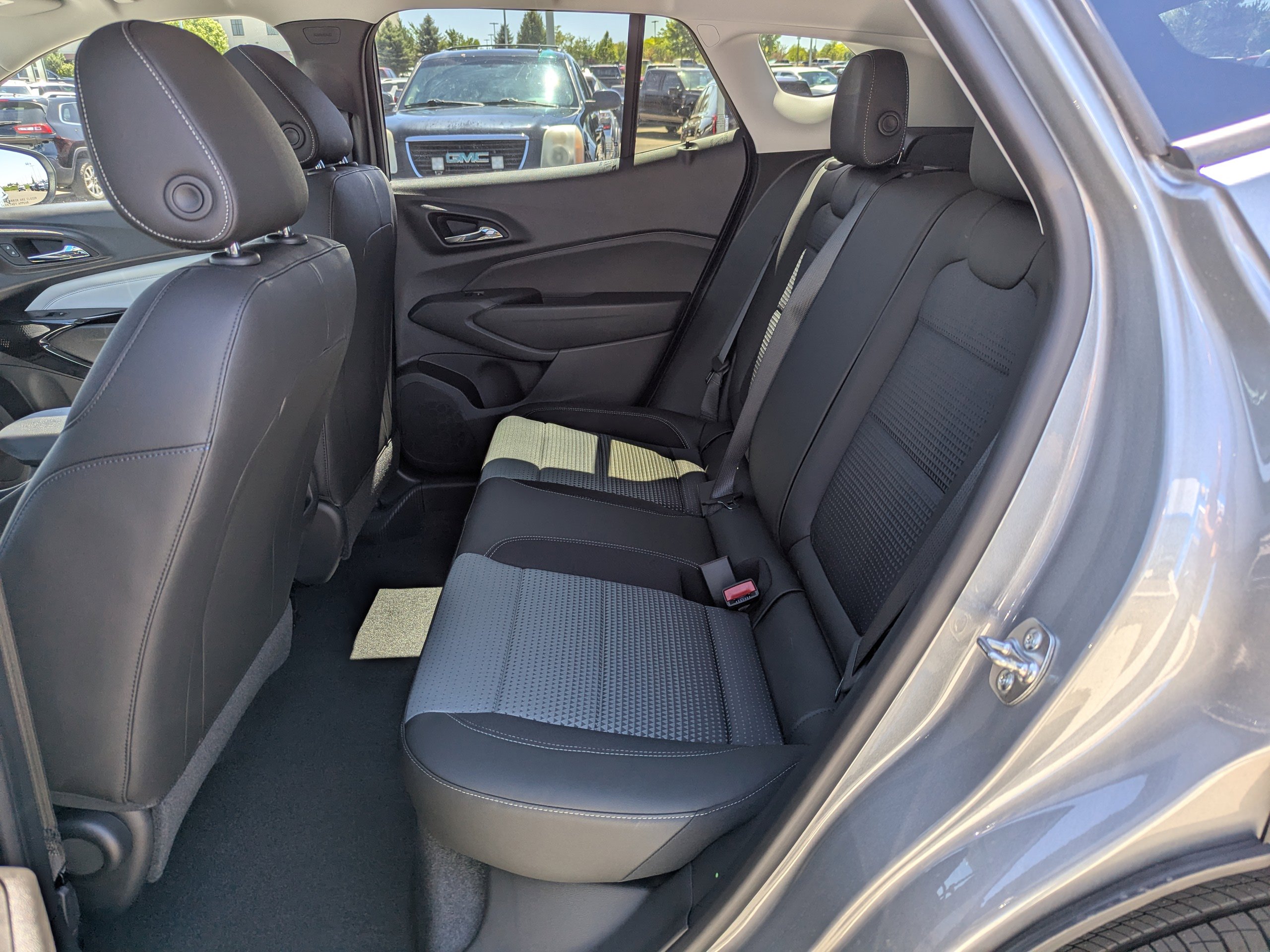2025 Chevrolet Trax LT photo 24