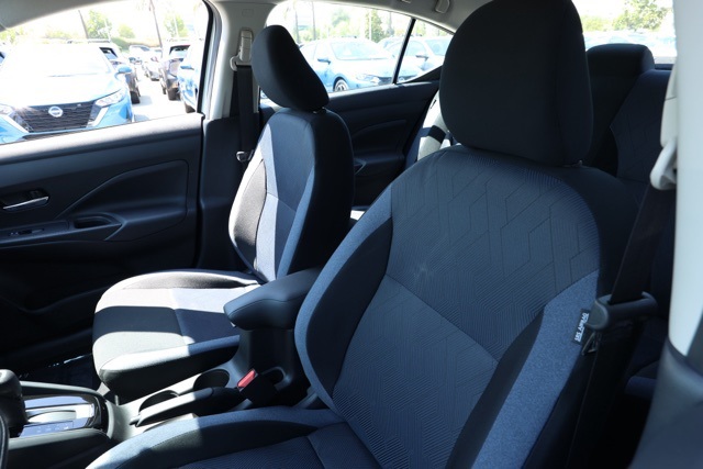 2025 Nissan Versa 1.6 SV photo 14