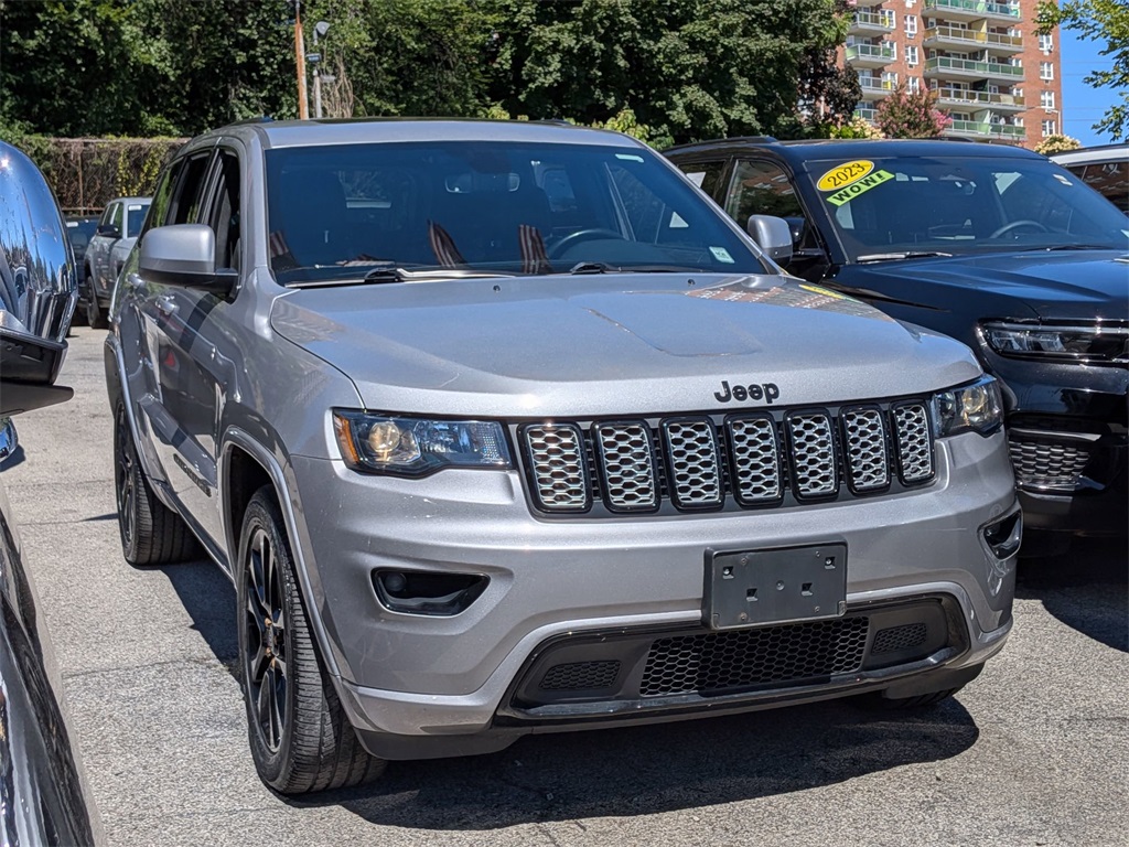 2020 Jeep Grand Cherokee Altitude photo 3