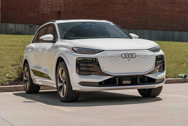 2025 Audi Q6 e-tron Premium Plus