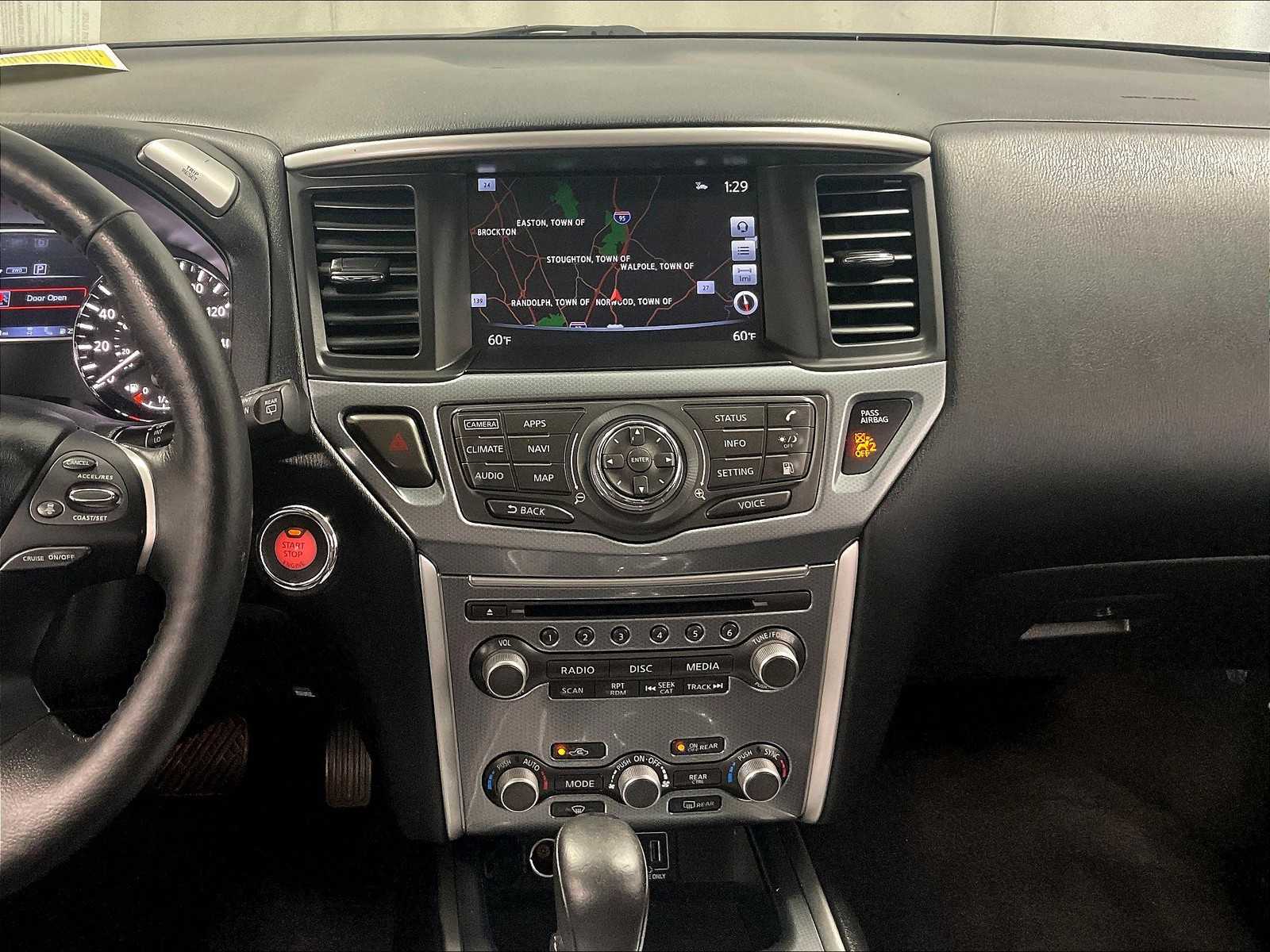 2019 Nissan Pathfinder SL photo 19