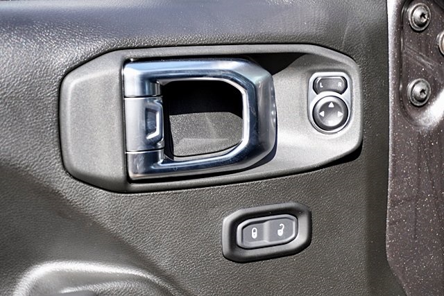 New 2025 Granite Crystal Metallic Clear-Coat Exterior Paint Jeep Sport S image 28