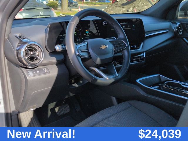 2025 Chevrolet Equinox LT photo 3