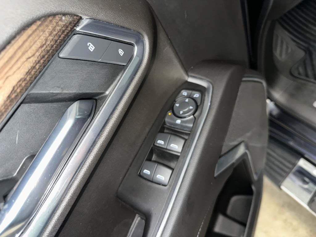 2022 Chevrolet Silverado 1500 LT photo 2