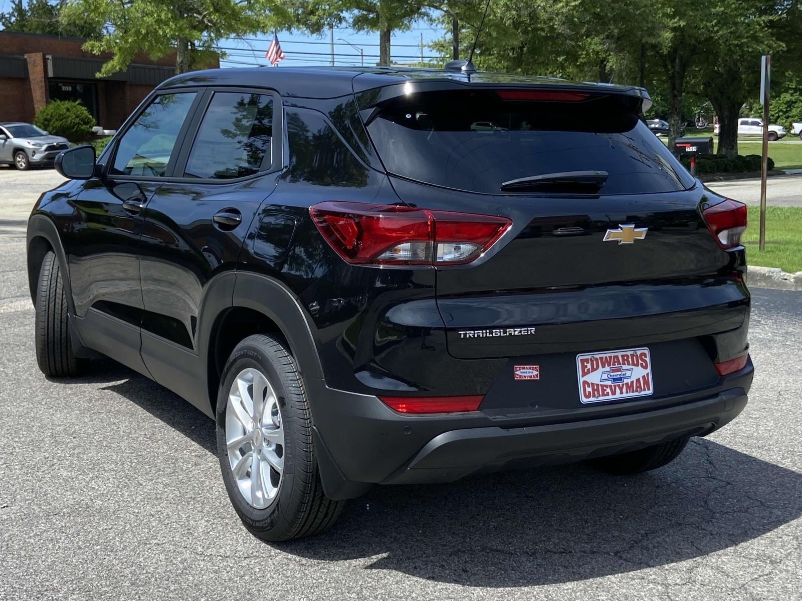 2026 Chevrolet Trailblazer LS photo 2