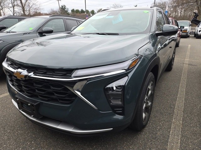 2026 Chevrolet Trax LT photo 2