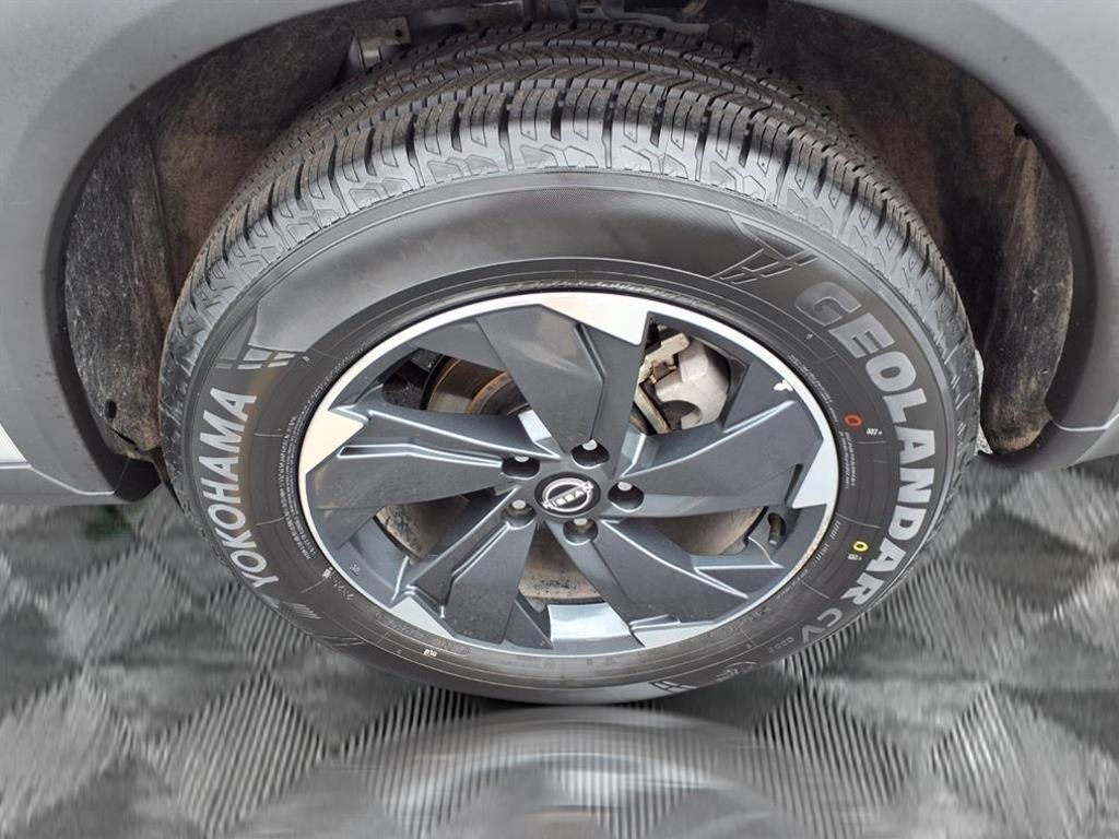 2024 Nissan Rogue SV photo 3