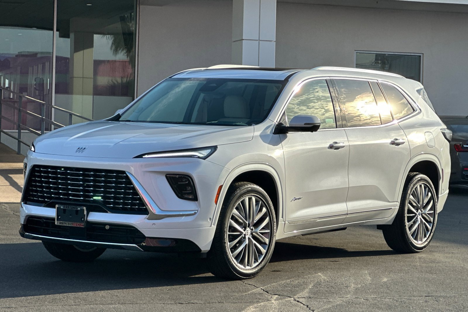 2025 Buick Enclave Avenir photo 8