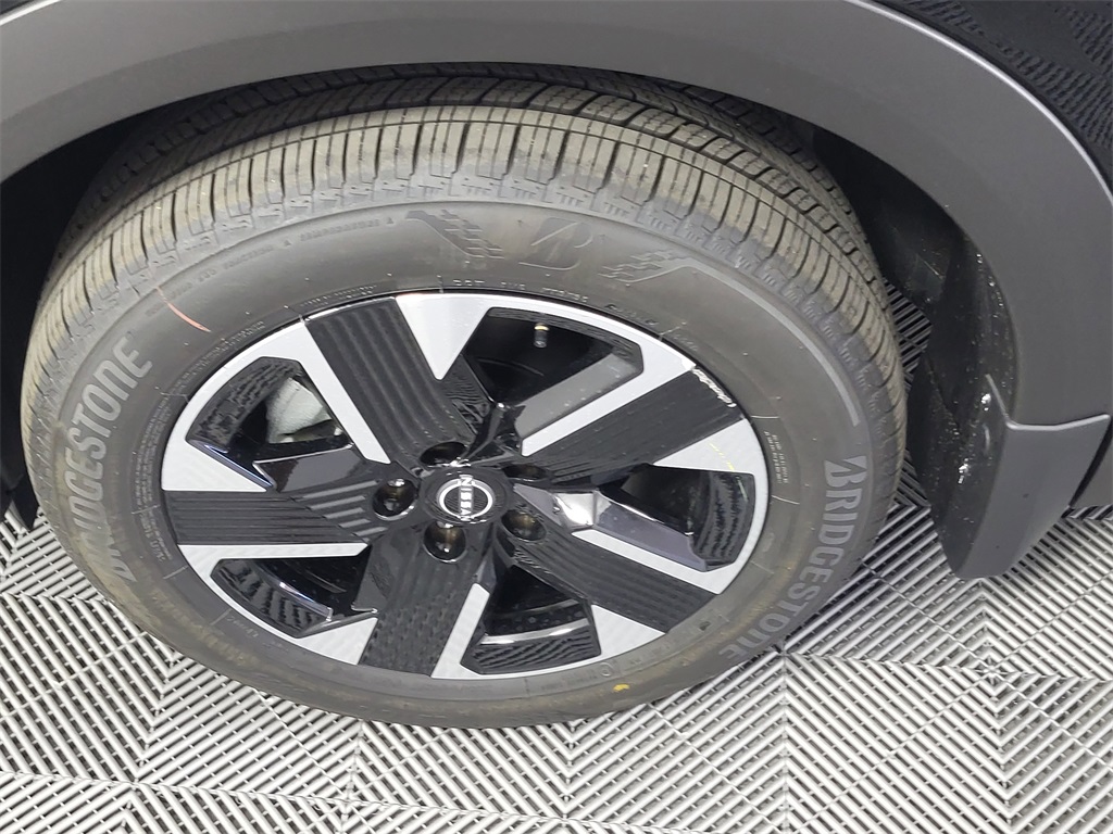 2025 Nissan Kicks SV photo 21