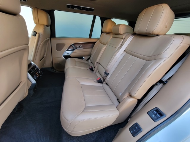 2023 Land Rover Range Rover SE photo 15