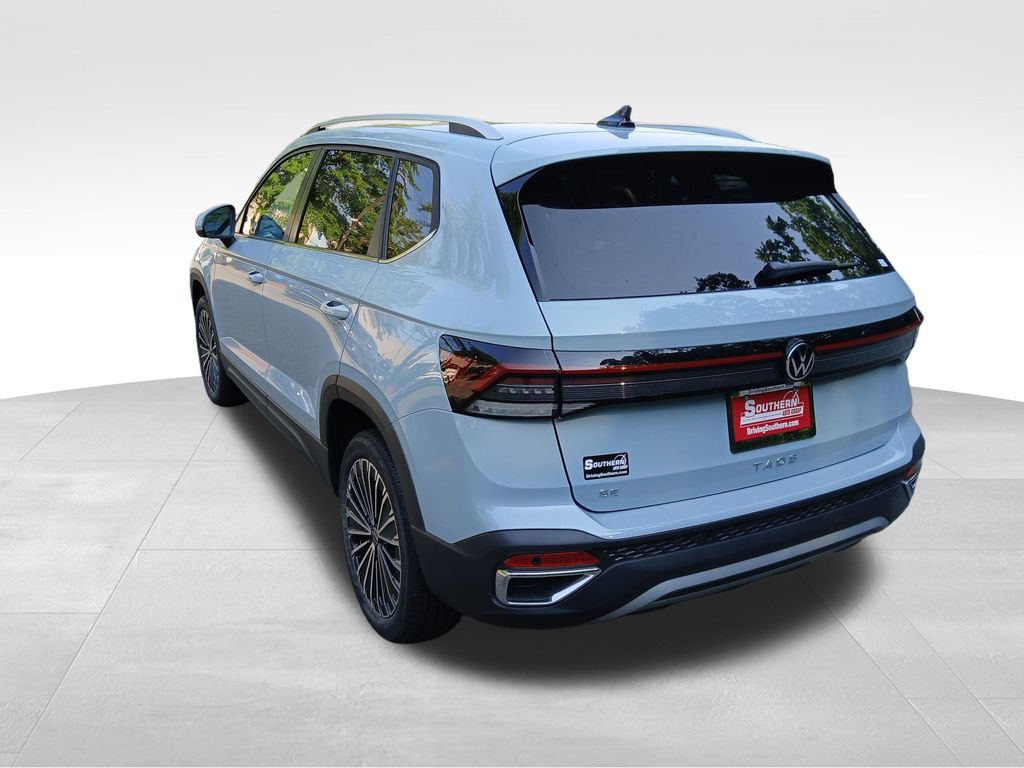 2025 Volkswagen Taos SE photo 2