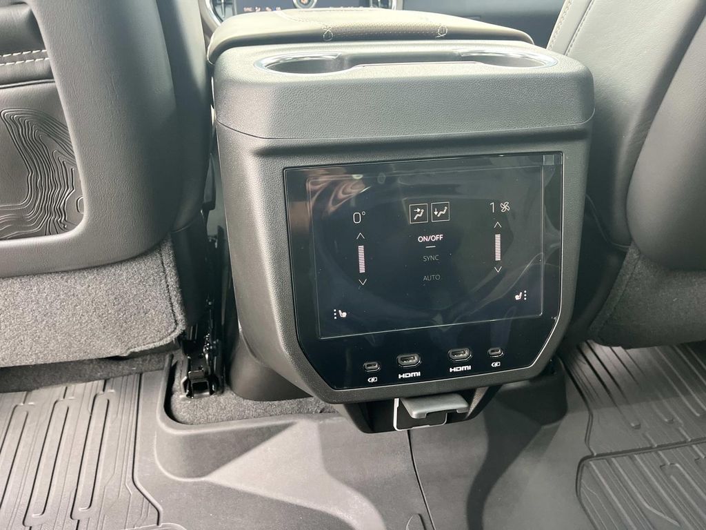 2025 Gmc Yukon Denali Ultimate photo 18