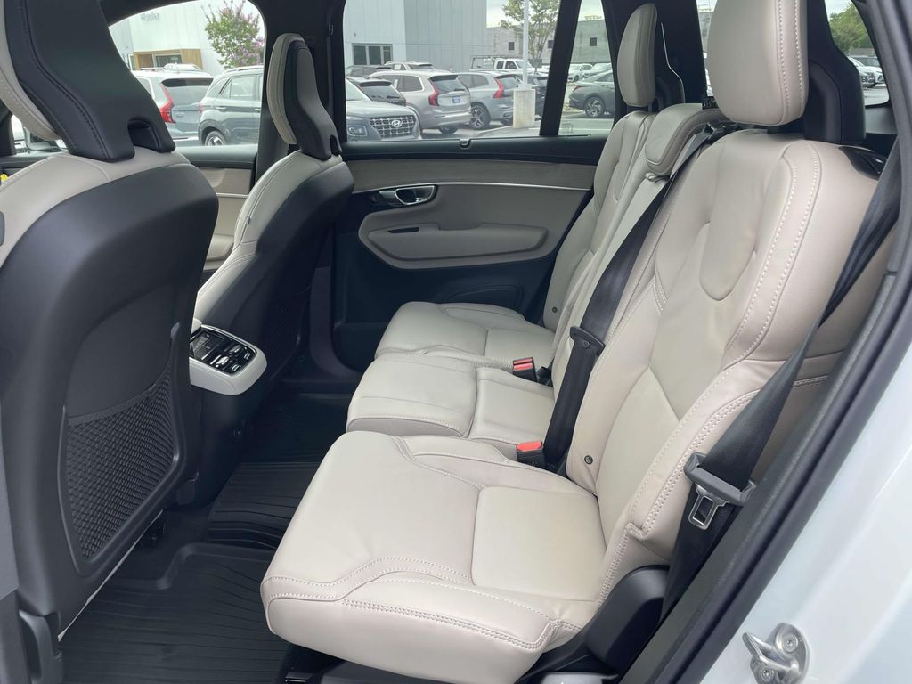 2026 Volvo XC90 photo 2
