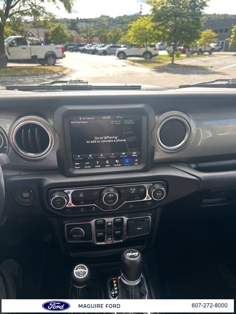 2019 Jeep Wrangler Unlimited Sahara photo 14