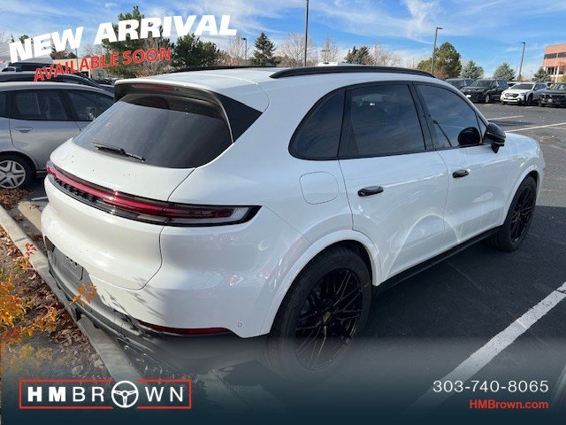 2024 Porsche Cayenne Base photo 4