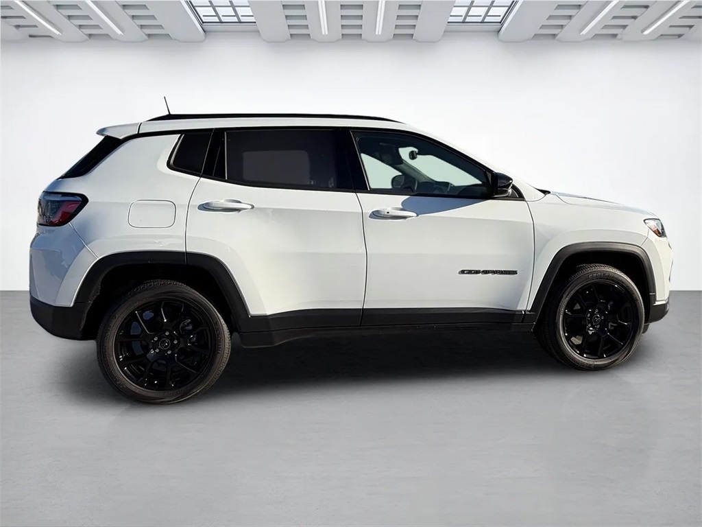 2026 Jeep Compass Latitude Altitude photo 4