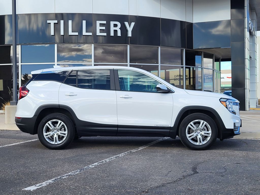 2024 GMC Terrain SLE's photo