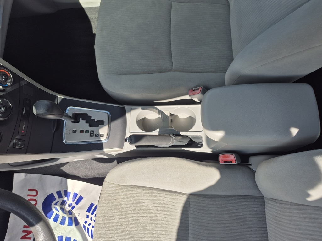 2010 Toyota Corolla LE photo 13
