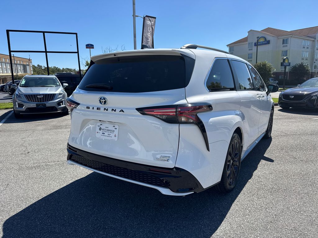 2023 Toyota Sienna XSE photo 3