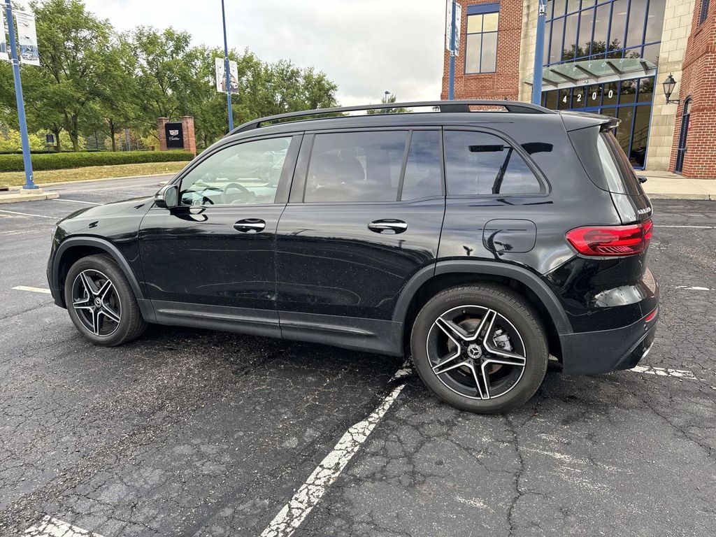 2024 Mercedes Benz GLB 250 4MATIC photo 2