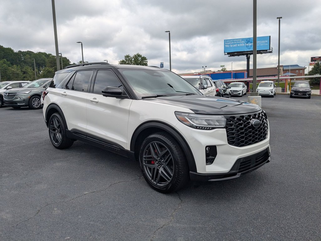 2025 Ford Explorer ST photo 3