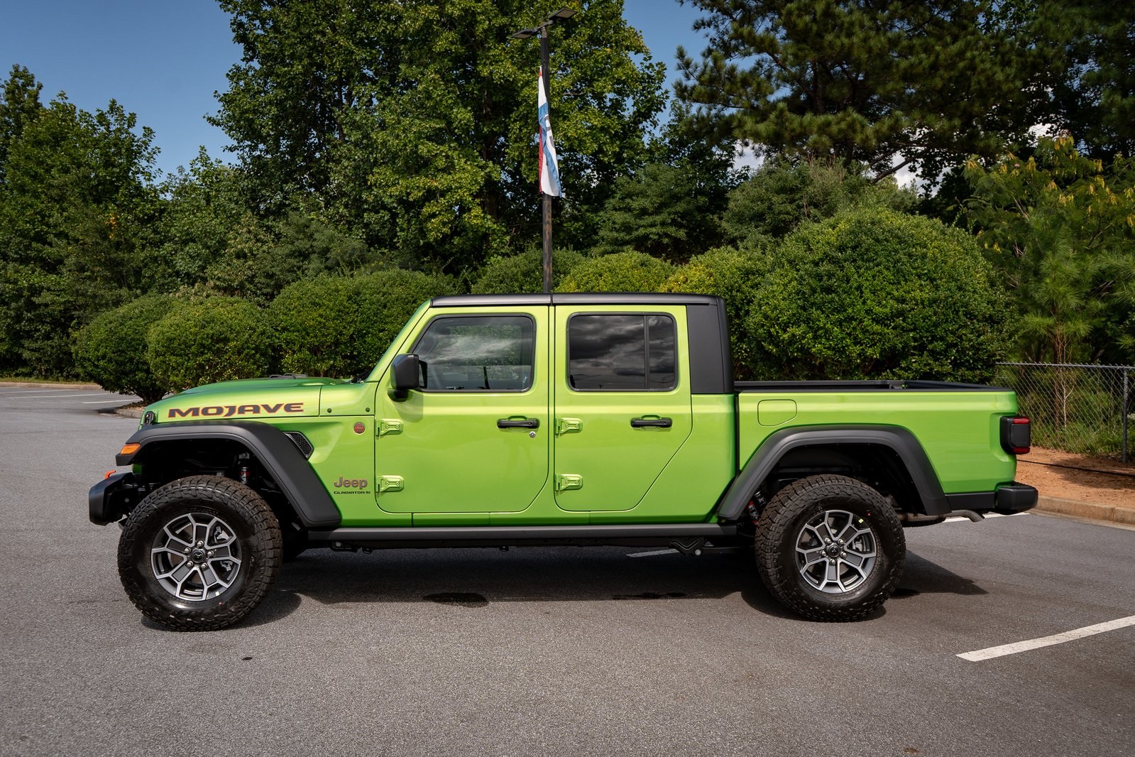 2025 Jeep Gladiator Mojave photo 4