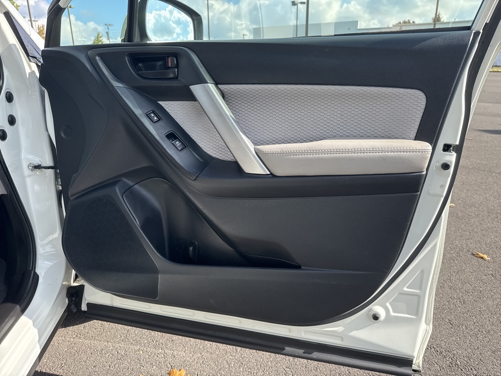 2017 Subaru Forester 2.5i Premium photo 24