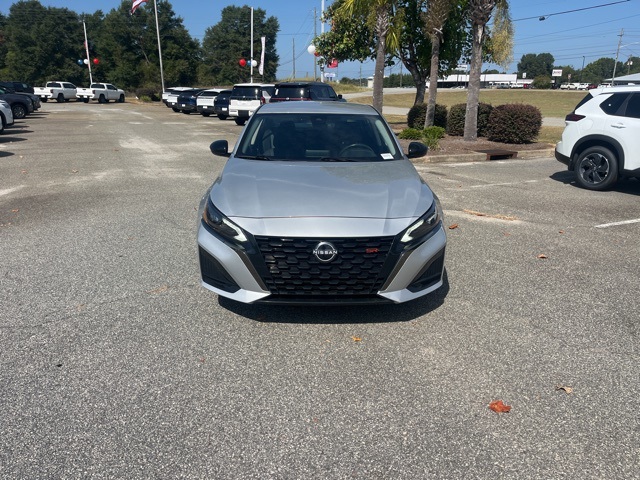 2024 Nissan Altima 2.5 SR photo 2