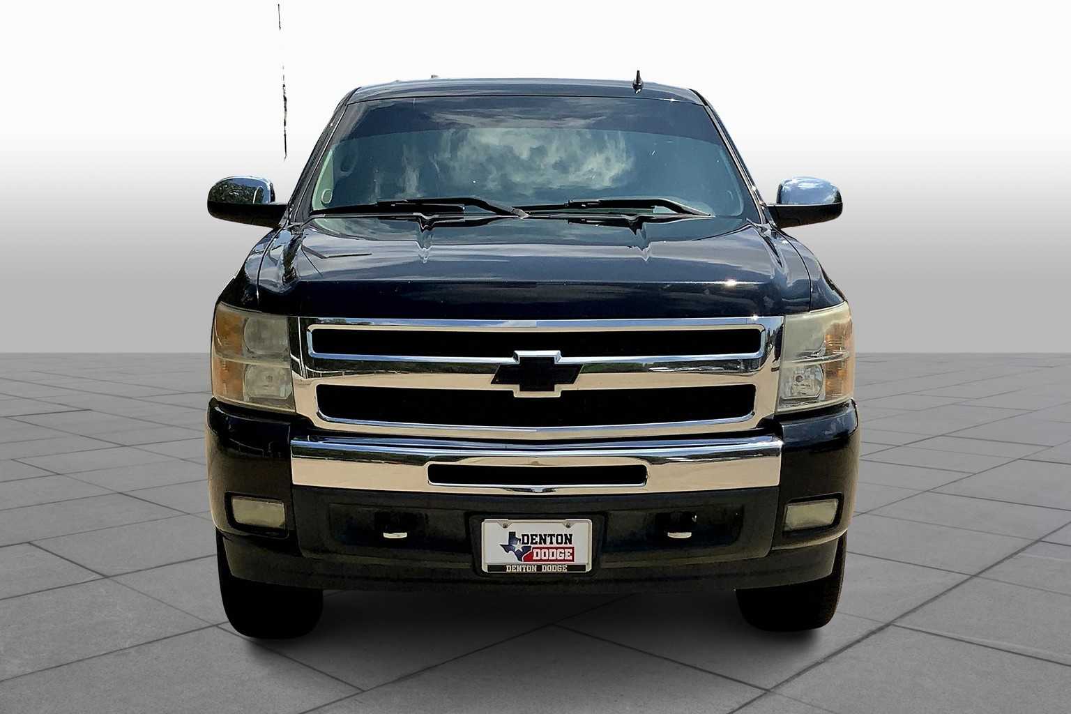 2011 Chevrolet Silverado 1500 LT photo 3