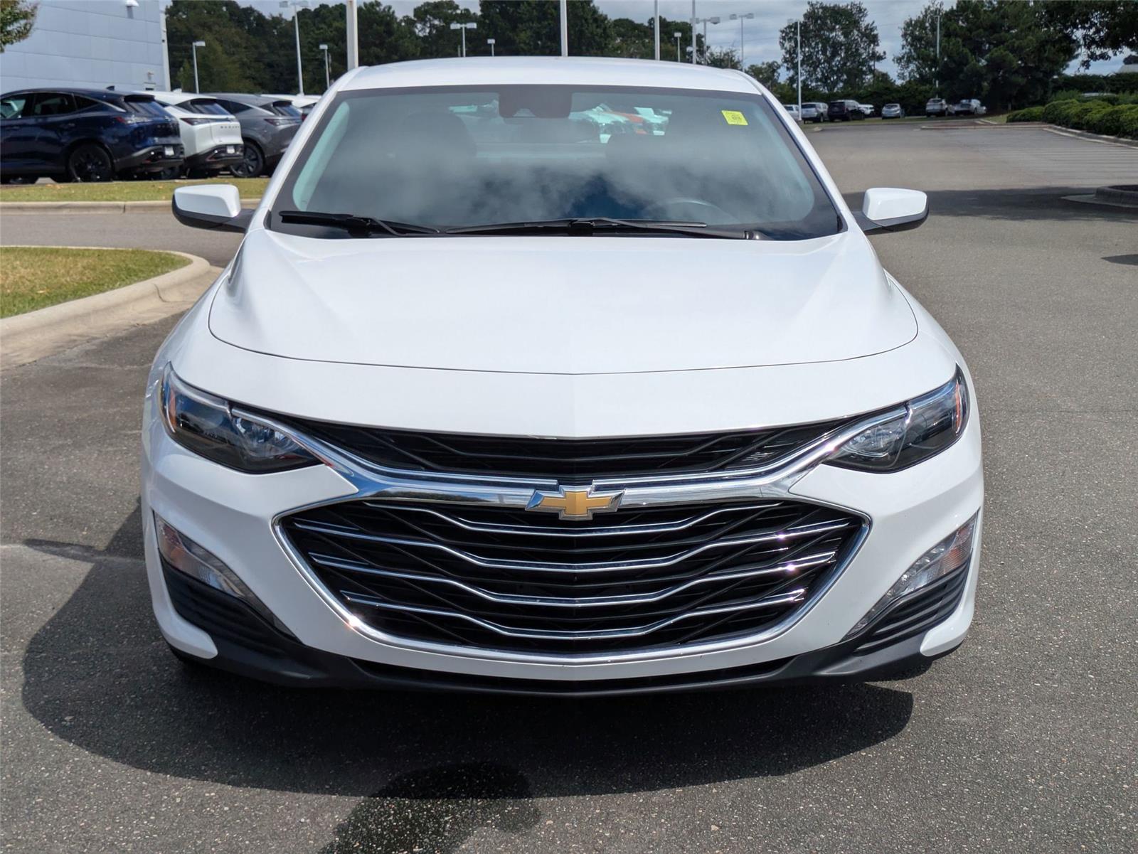 2023 Chevrolet Malibu 1LT photo 2