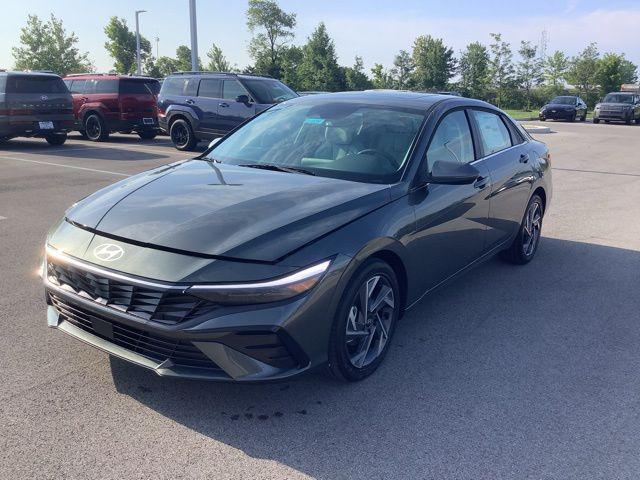 2025 Hyundai Elantra Limited photo 2