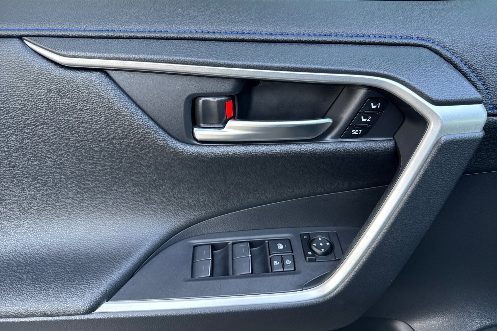 2024 Toyota RAV4 Hybrid XSE photo 11