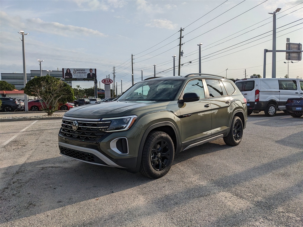 2025 Volkswagen Atlas Peak Edition SE photo 2