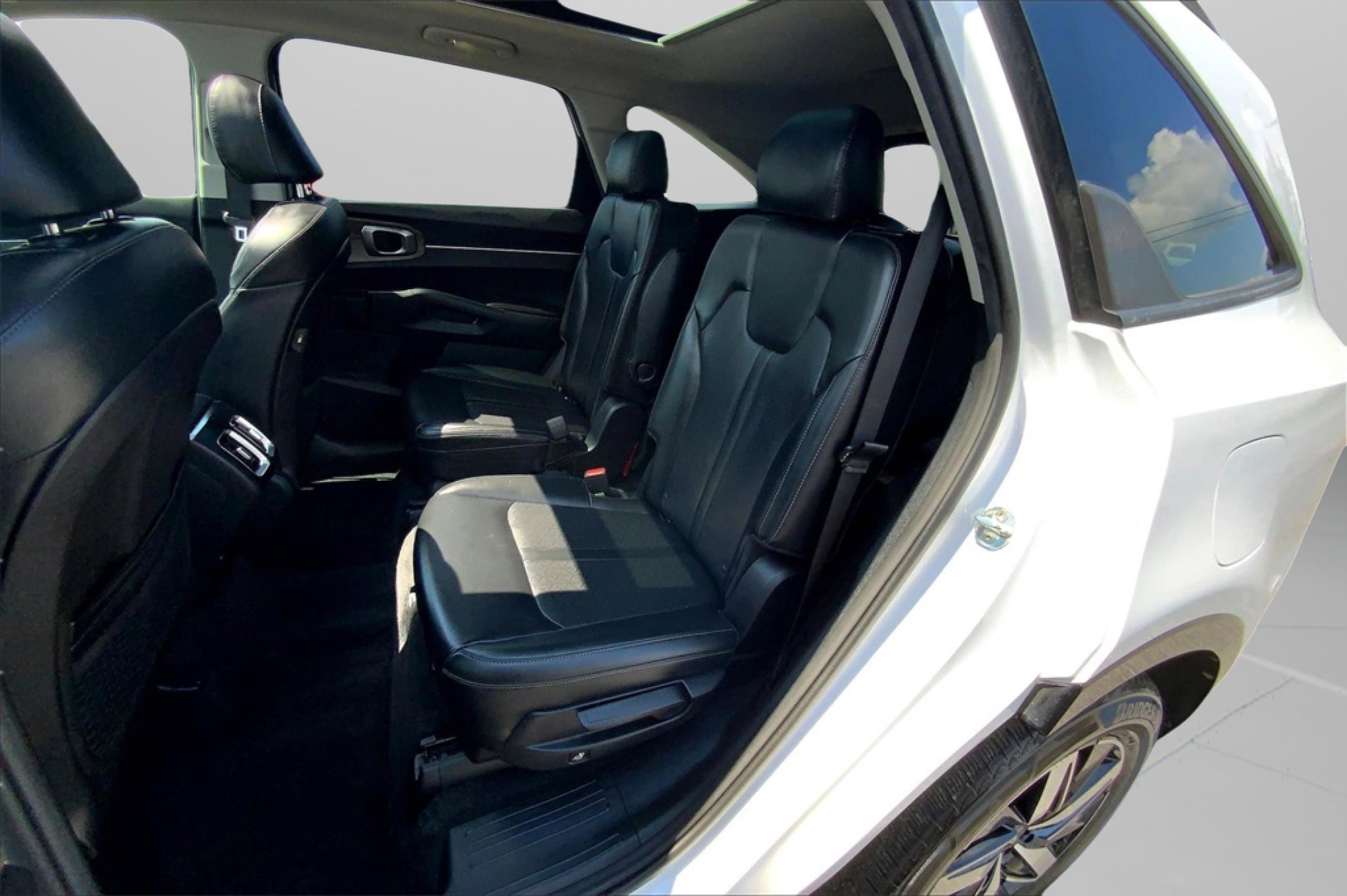2022 Kia Sorento EX photo 23