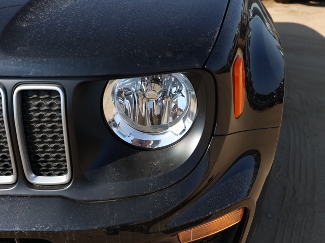 New 2023 Black Clear-Coat Exterior Paint Jeep Latitude image 9