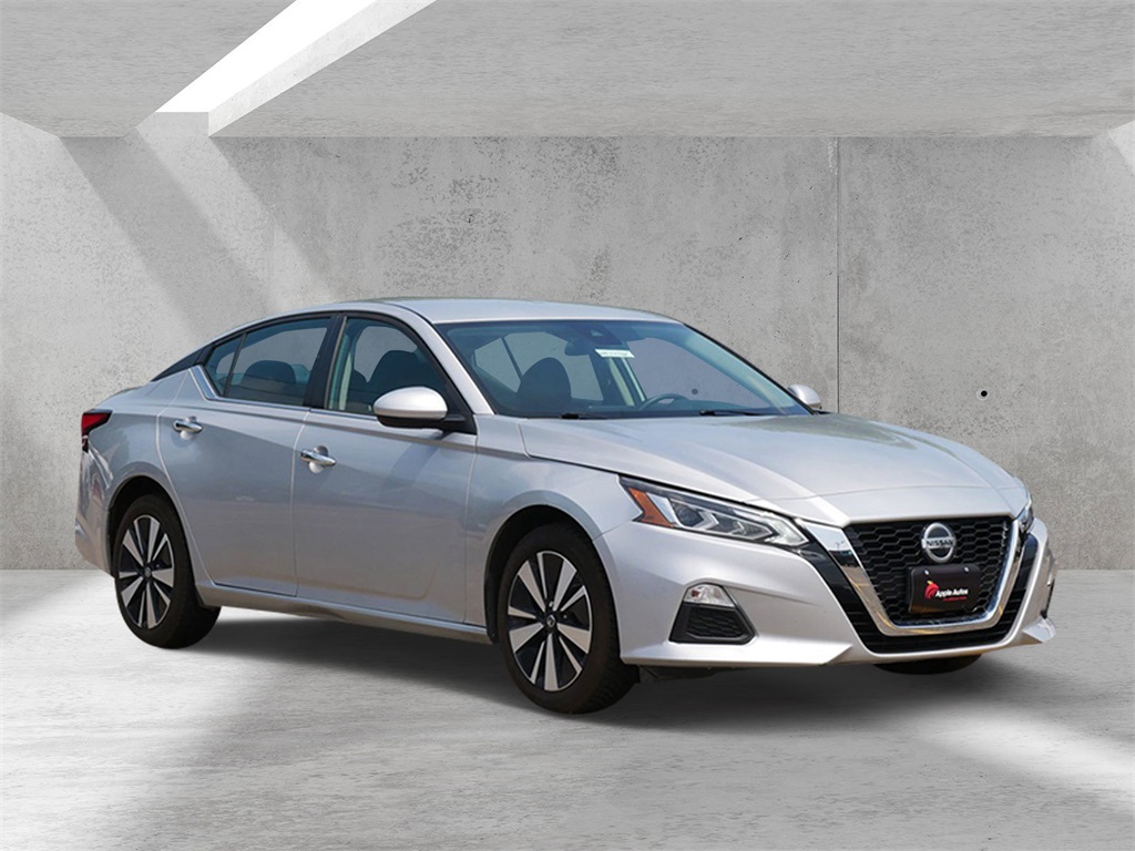 Used 2022 Nissan Altima SV with VIN 1N4BL4DW8NN310421 for sale in White Bear Lake, Minnesota