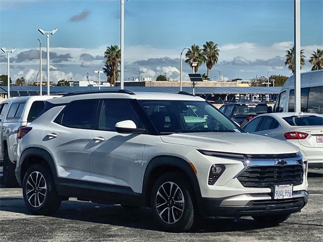 2025 Chevrolet Trailblazer LT photo 3