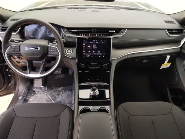 2025 Jeep Grand Cherokee Laredo Altitude photo 17