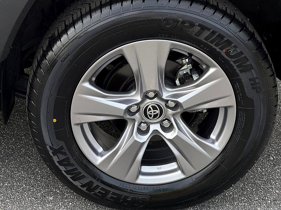2022 Toyota RAV4 Hybrid XLE photo 5