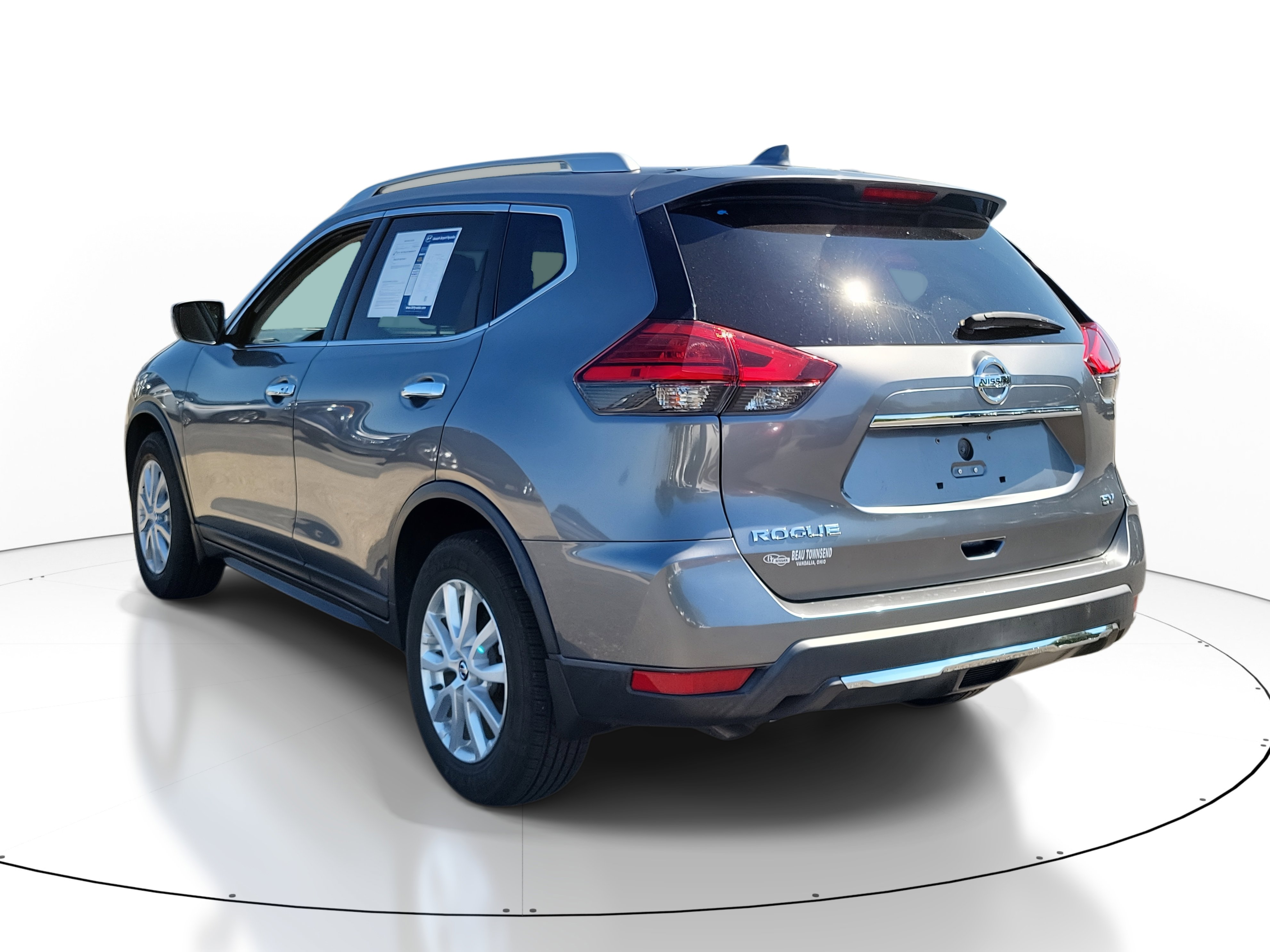 2017 Nissan Rogue SV photo 2